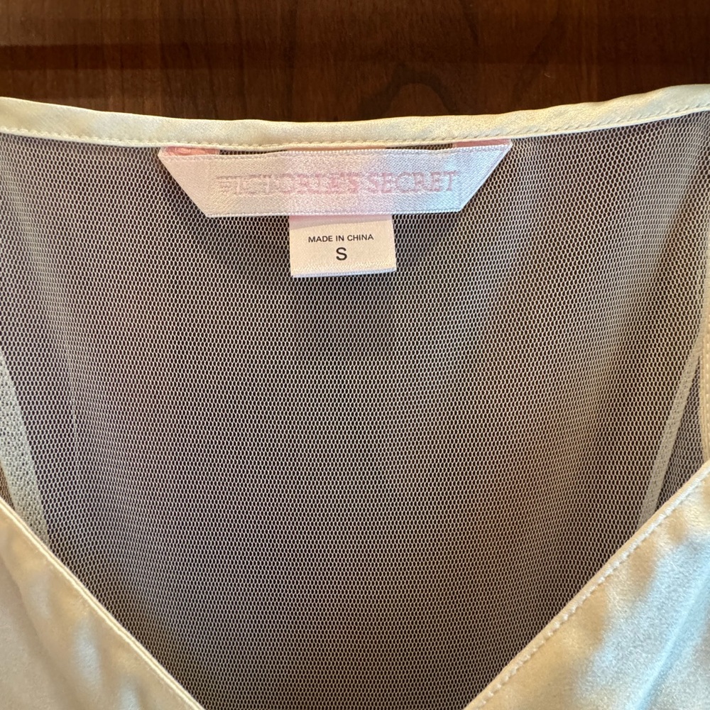 Victoria’s Secret nightgown w/Black Embroidery matching robe for sale too - Picture 6 of 6